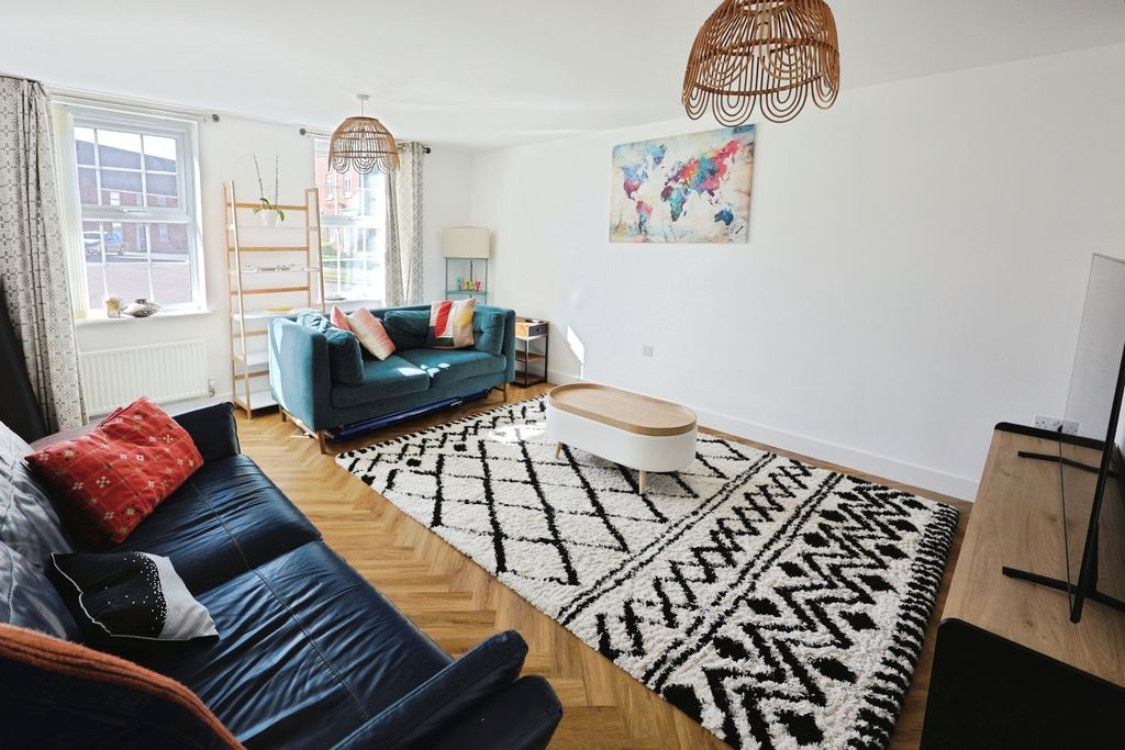 Property photo 3 of 25 Pbox-Img.Jpg