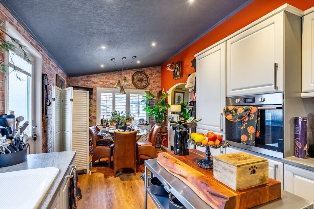 Property photo 2 of 16 20Pw-14.Jpg