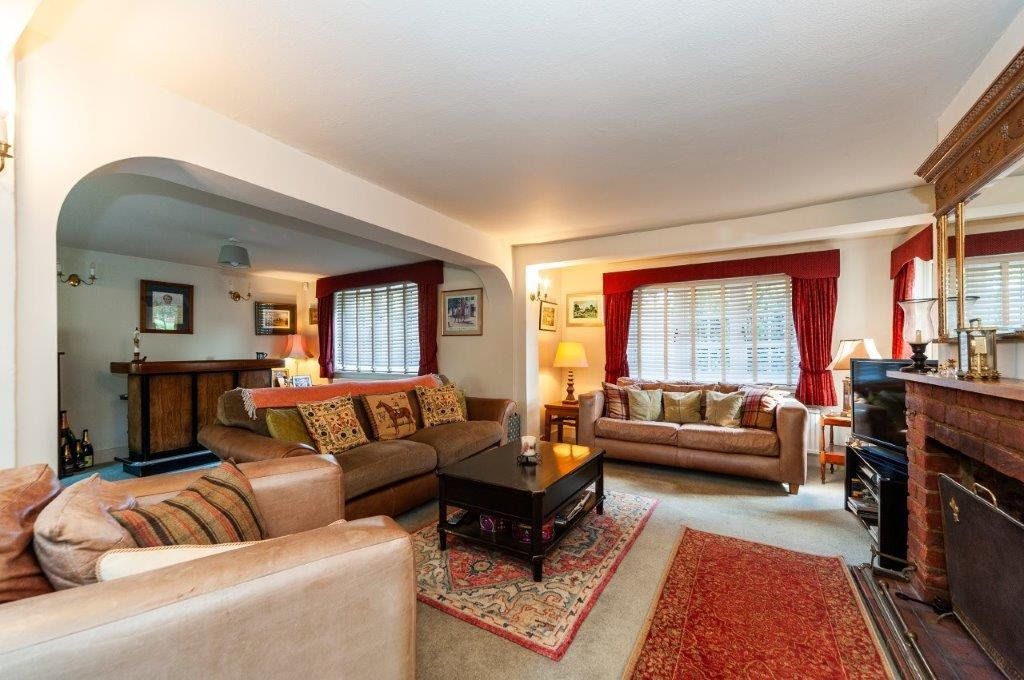Property photo 2 of 17 Sitting Room