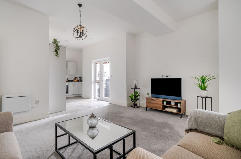 Property photo 2 of 14 1534637-20-1A120c...