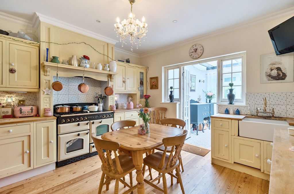 Property photo 3 of 18 1301402-15-68503A559Fc02