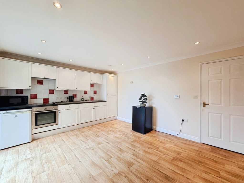 Property photo 2 of 9 5215344