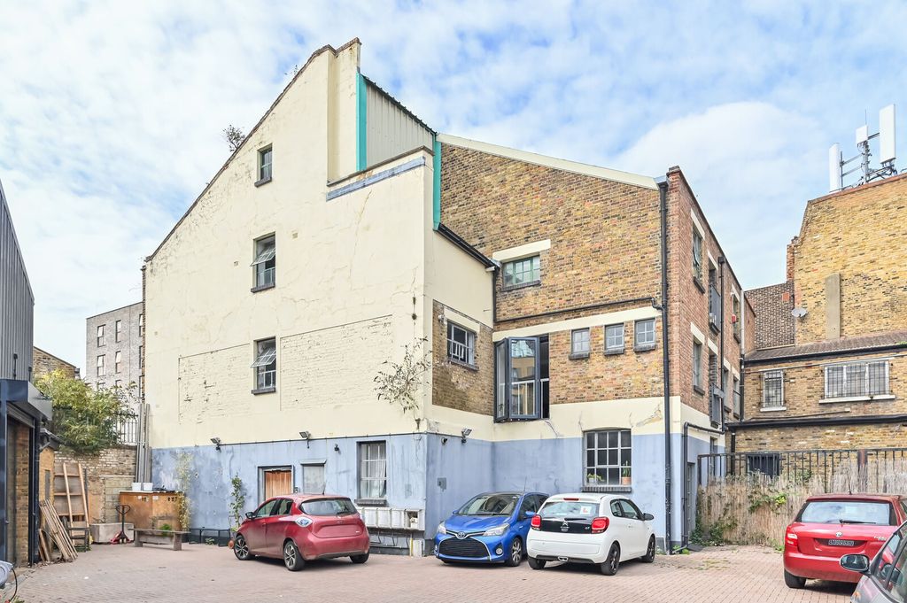 Property photo 1 of 24