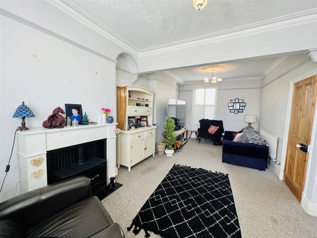 Property photo 3 of 22 Lounge/Dining Room
