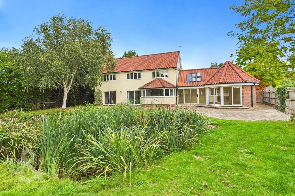 Property photo 1 of 32