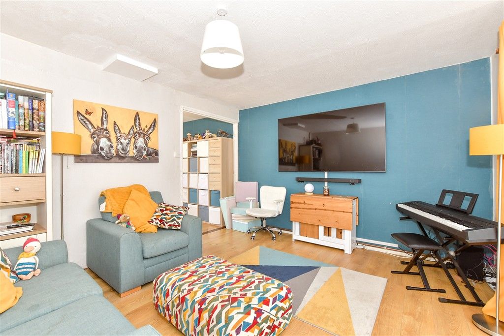 Property photo 2 of 9 Lounge