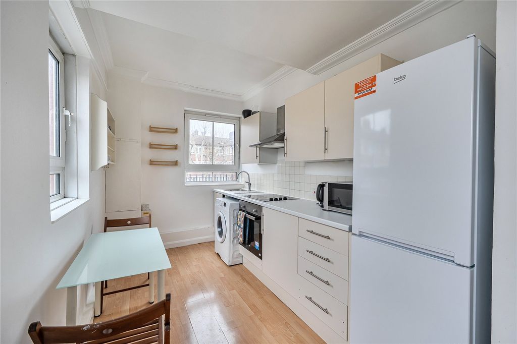 Property photo 3 of 18 Kitchen