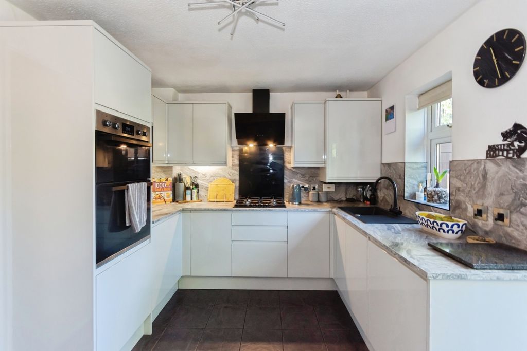 Property photo 3 of 18 Pbox-Img.Jpg
