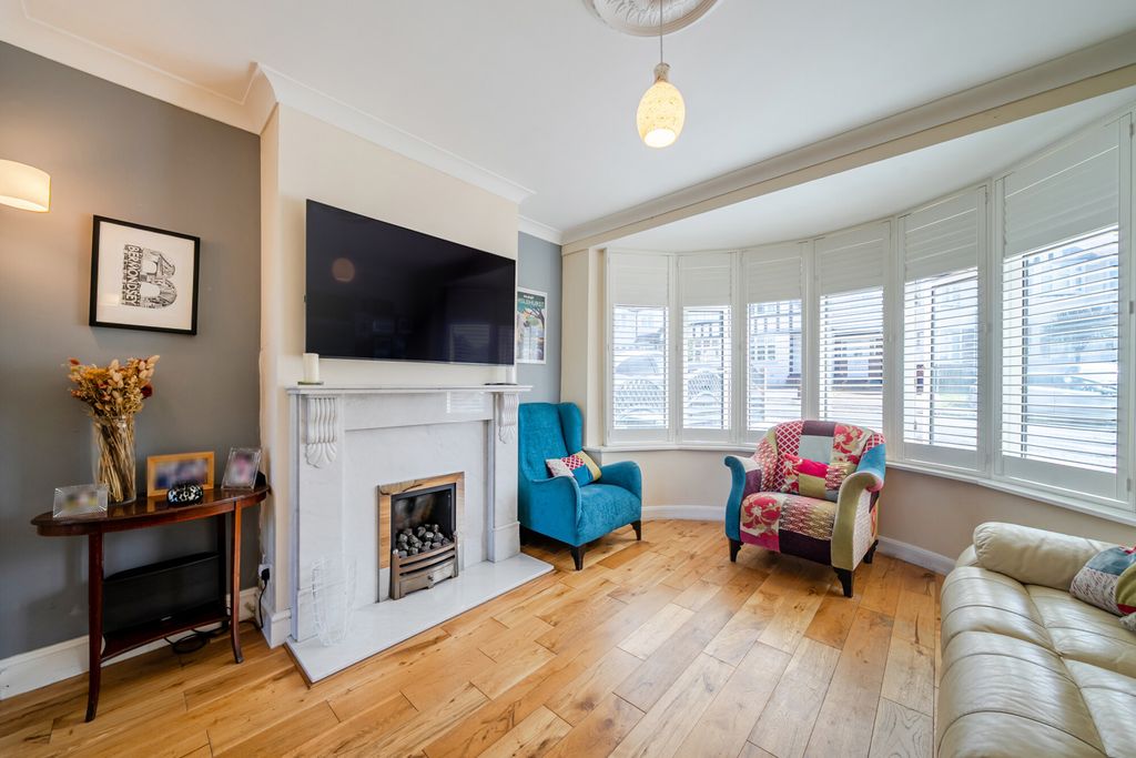 Property photo 2 of 18 1487093-20-6A4Bab...