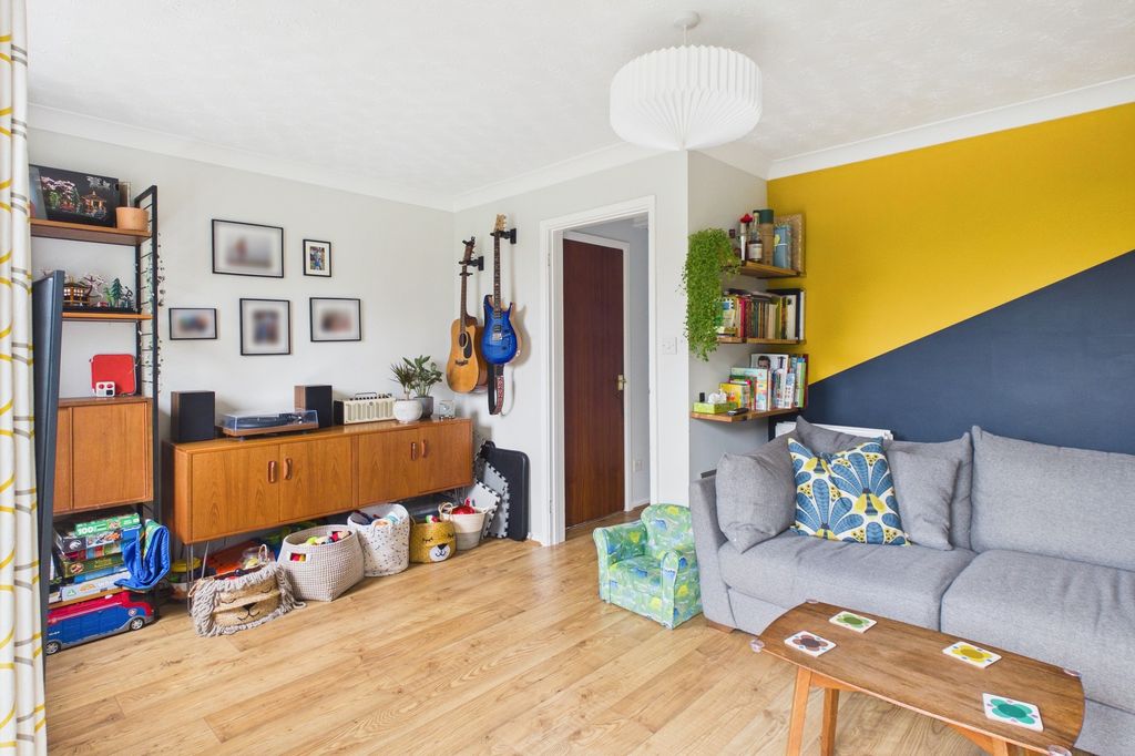 Property photo 3 of 19 Cam02519G0-Pr0396-Still008