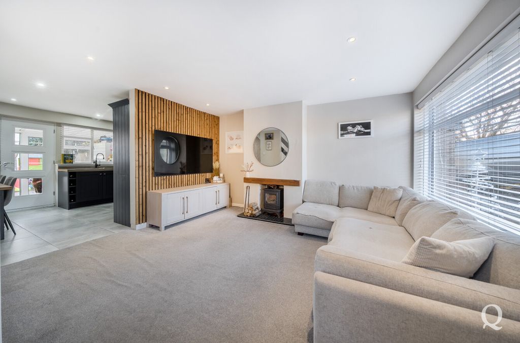 Property photo 3 of 23 28B54Fa7-89E7-4c8...