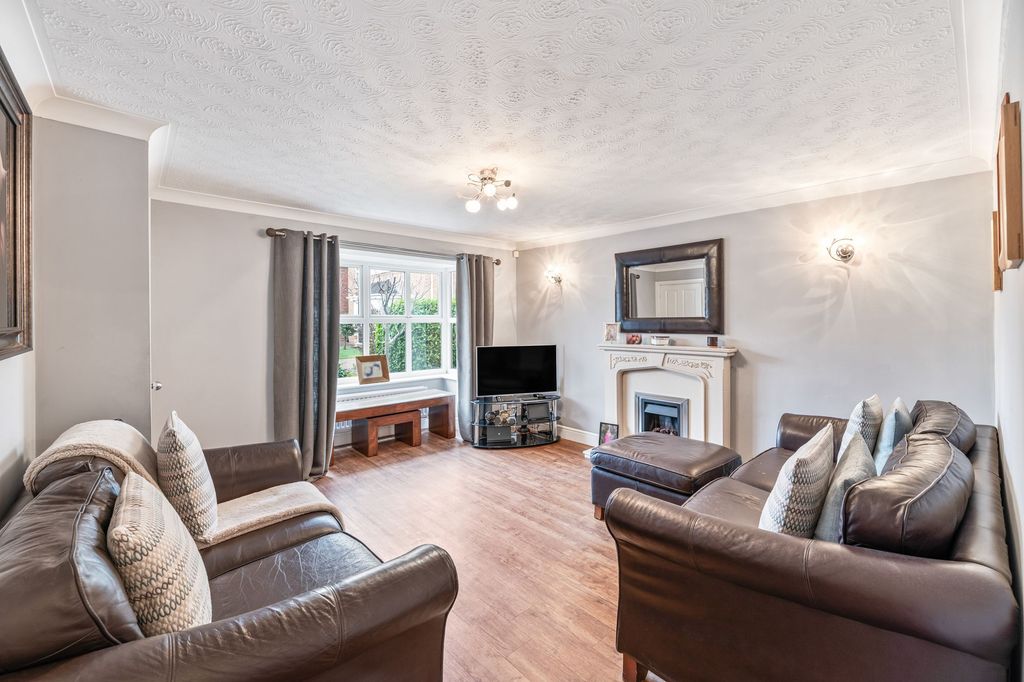 Property photo 2 of 22 Lounge