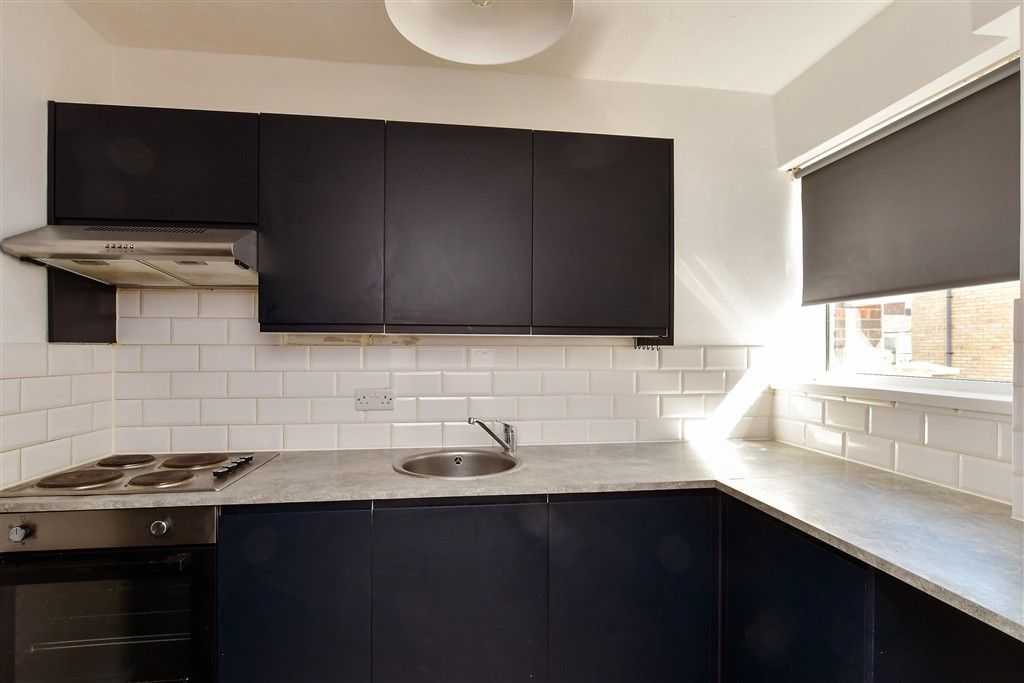 Property photo 2 of 8 Kitchen