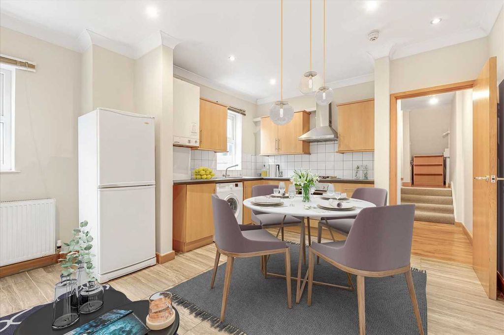 Property photo 3 of 8 Reception - Kitcen