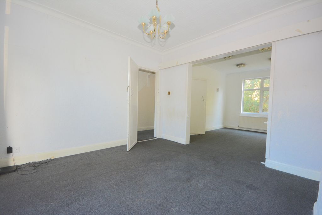 Property photo 2 of 16 Lounge