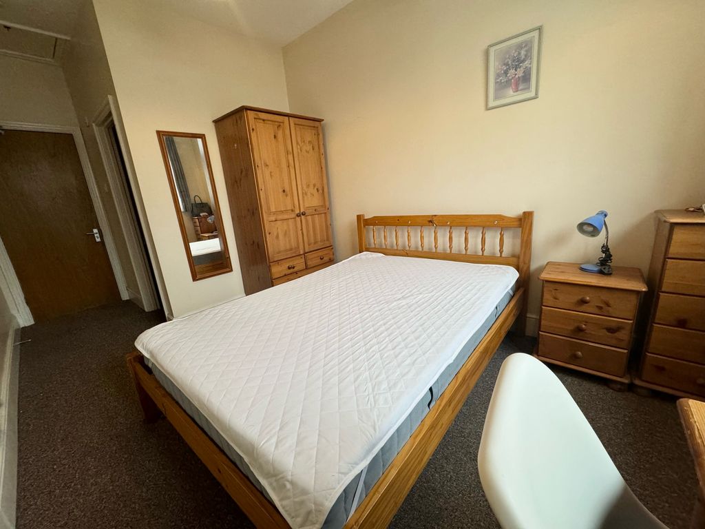 Property photo 2 of 9 Furnished Room With En Suite