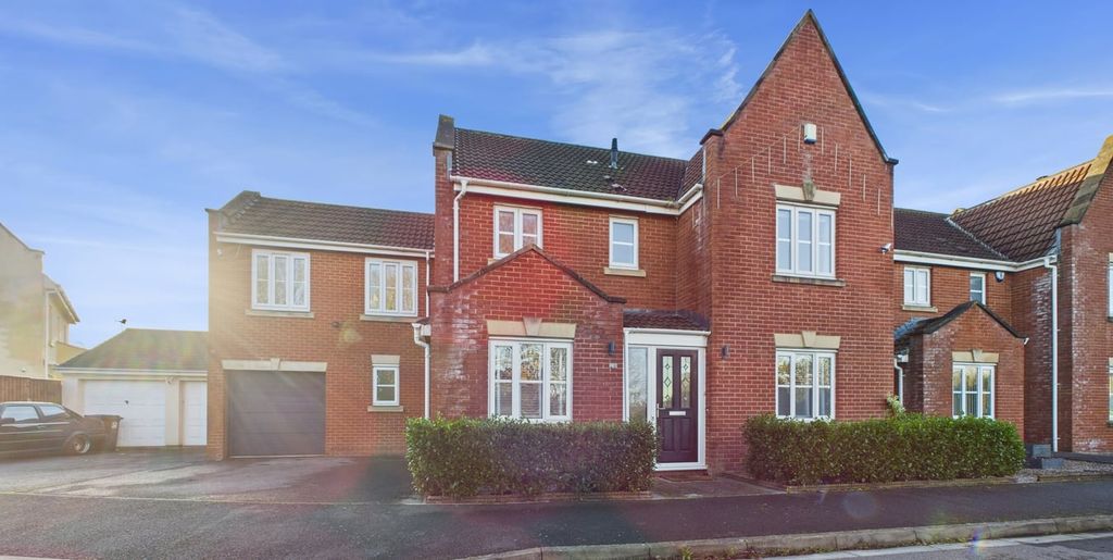 Property photo 1 of 32