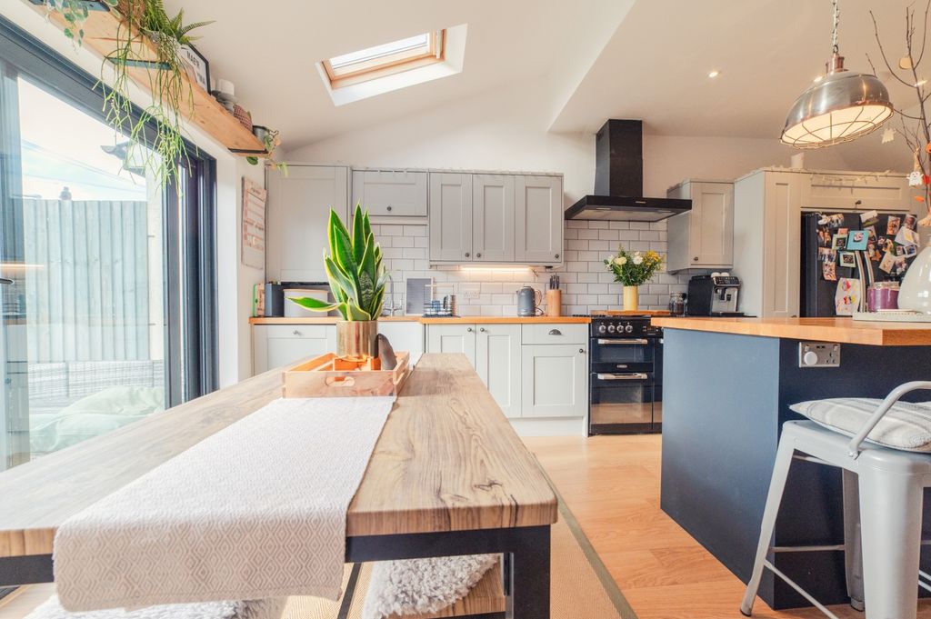 Property photo 3 of 30 Award-Winning Media Team On Every Listing_24