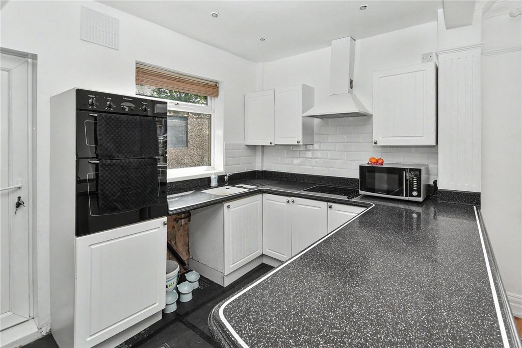 Property photo 3 of 10 Picture No. 01