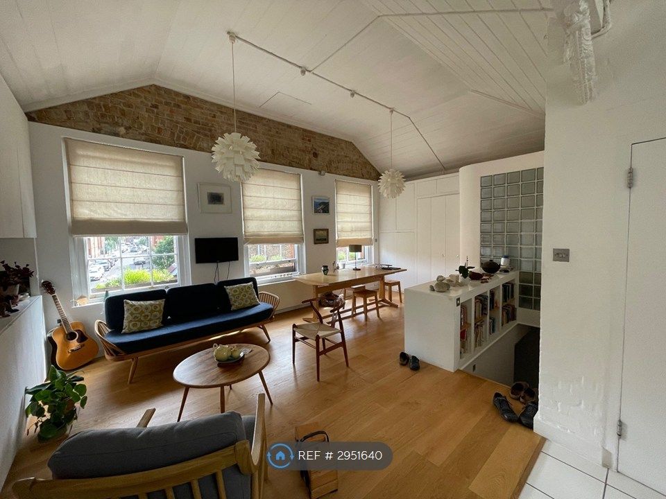 Property photo 1 of 30 Sitting Room