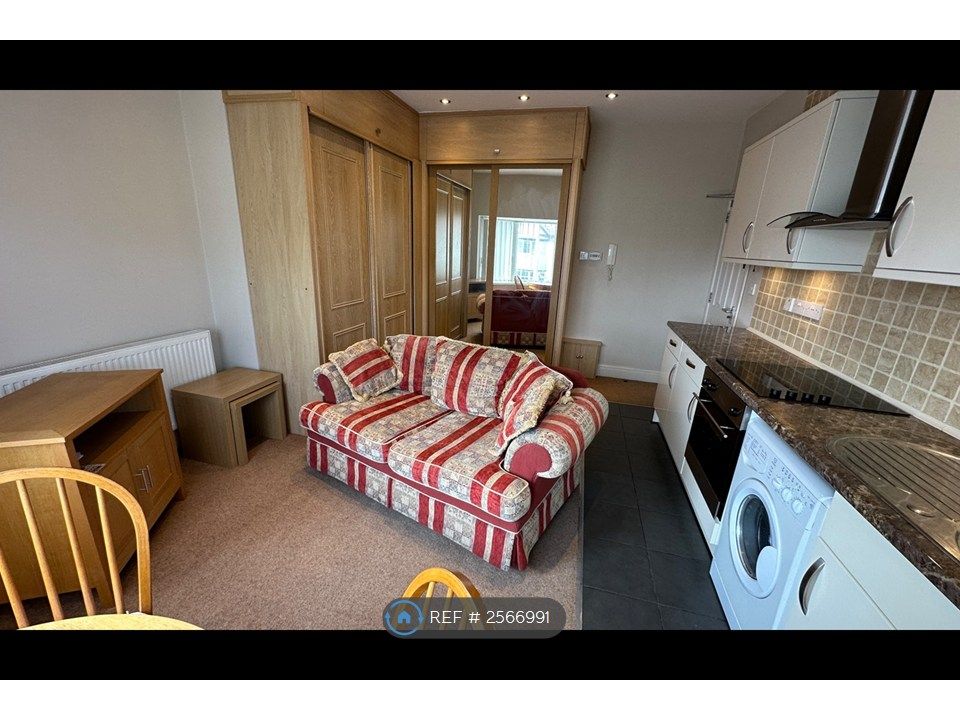 Property photo 1 of 11 Lounge (Window View)