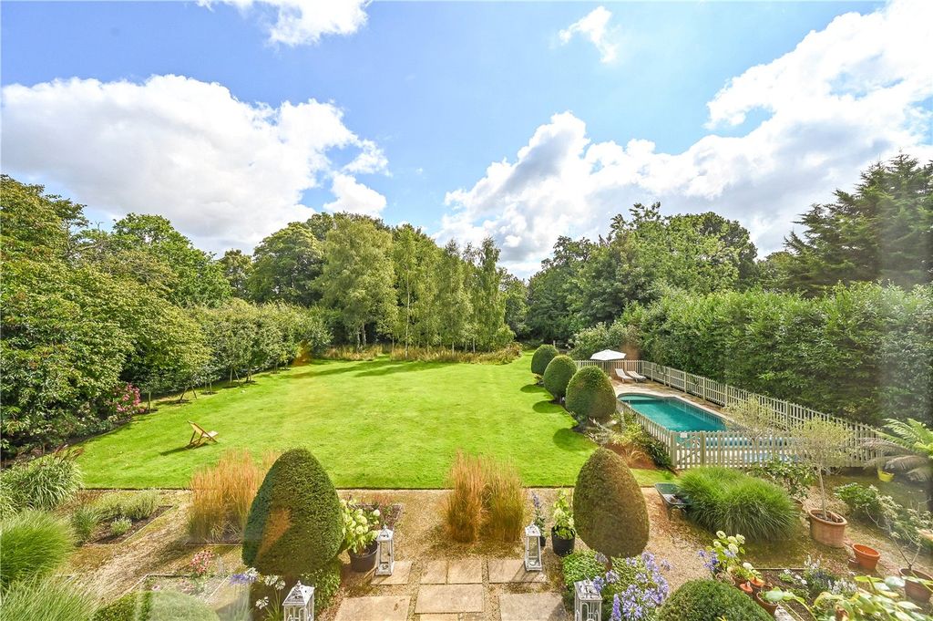 Property photo 3 of 18 Garden