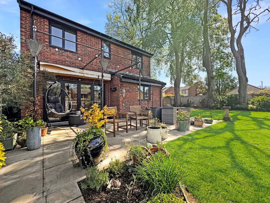Property photo 2 of 27