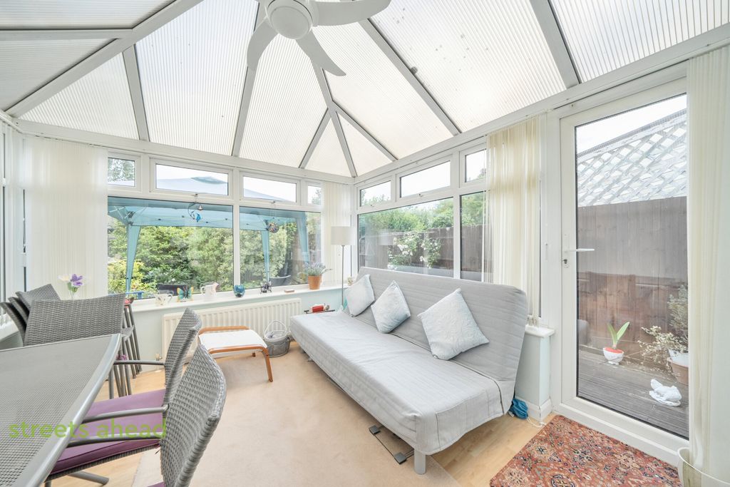 Property photo 3 of 15 d6782512-6939-401...