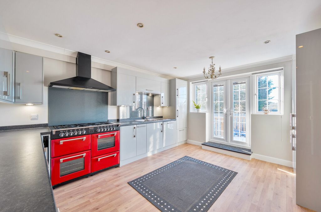 Property photo 3 of 17 1394754-17-695Bb4...