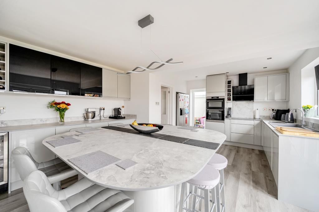 Property photo 2 of 19 Kitchen