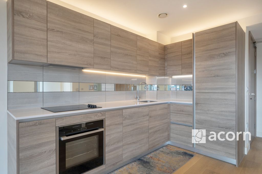 Property photo 3 of 18 Kitchen