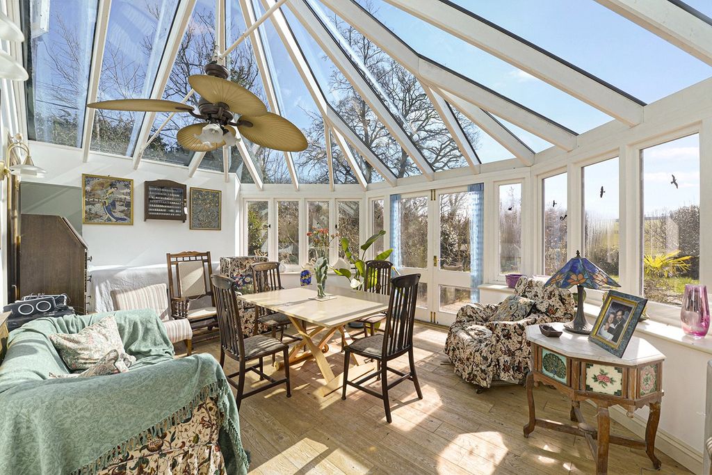 Property photo 3 of 8 Conservatory