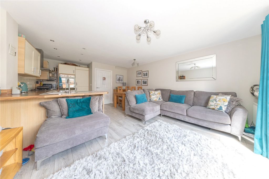 Property photo 3 of 16 Open Plan Space