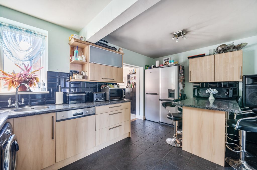 Property photo 2 of 13 1312021-15-68628d...