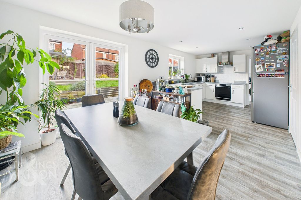 Property photo 3 of 25