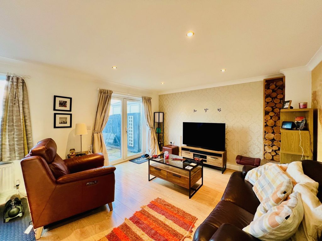 Property photo 3 of 18