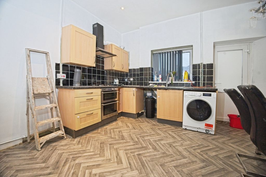 Property photo 3 of 20 Kitchen