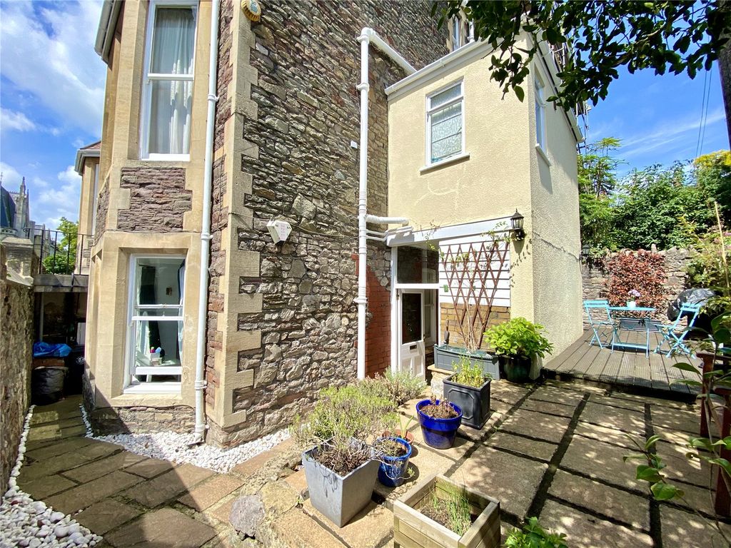 Property photo 1 of 28 Picture No. 32