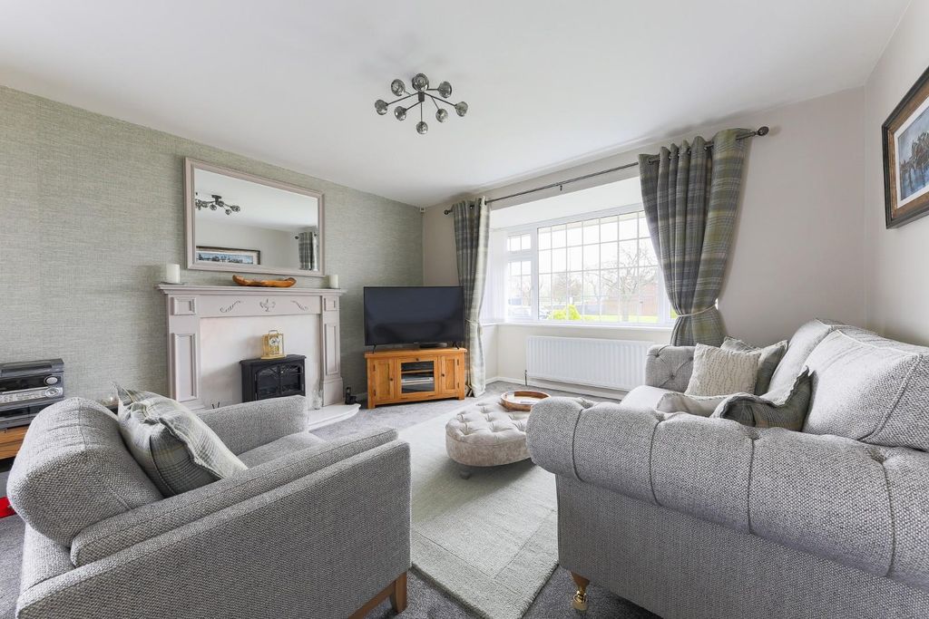 Property photo 2 of 23 Living Room