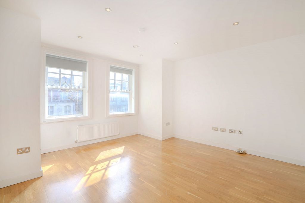 Property photo 2 of 8