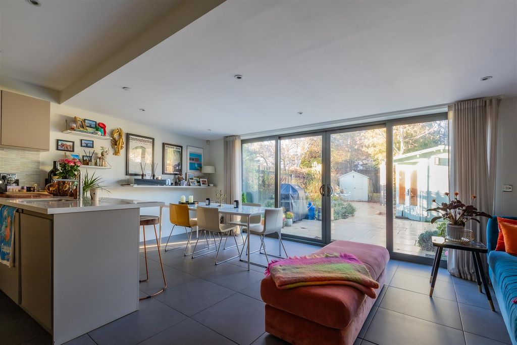 Property photo 2 of 21 8 The Crescent-9.Jpg