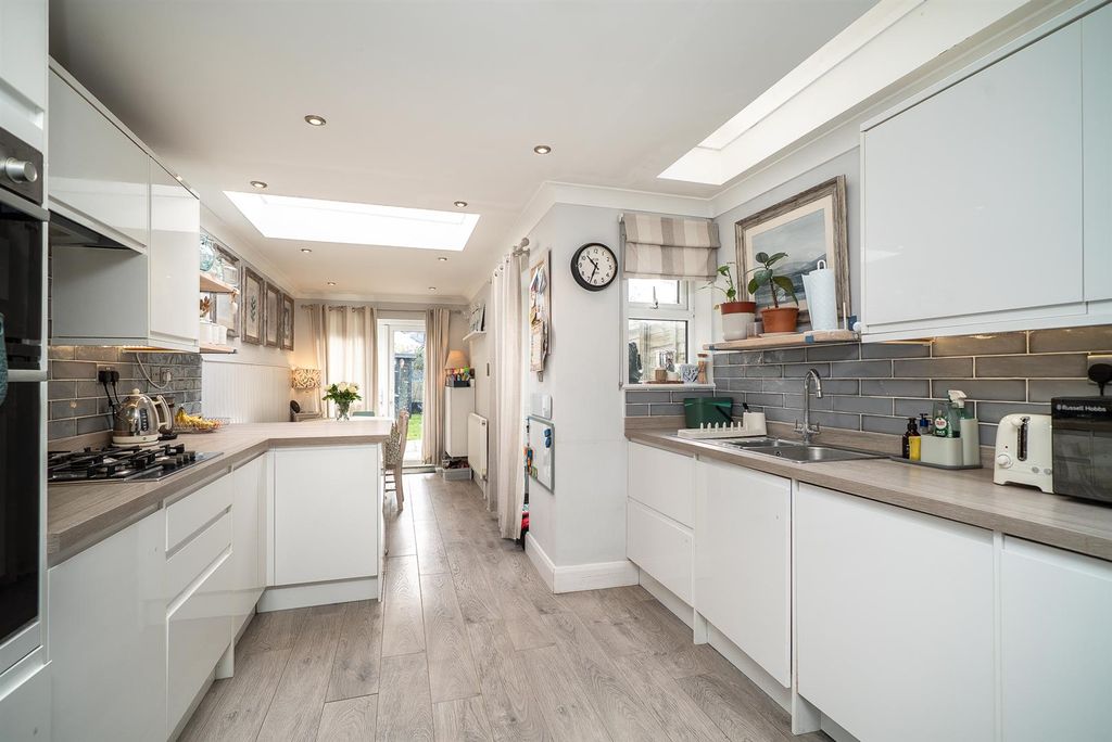 Property photo 3 of 19 Kitchen 1