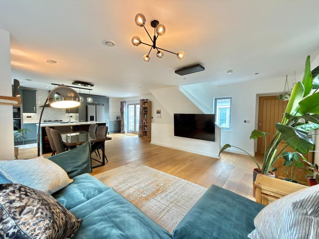 Property photo 2 of 50