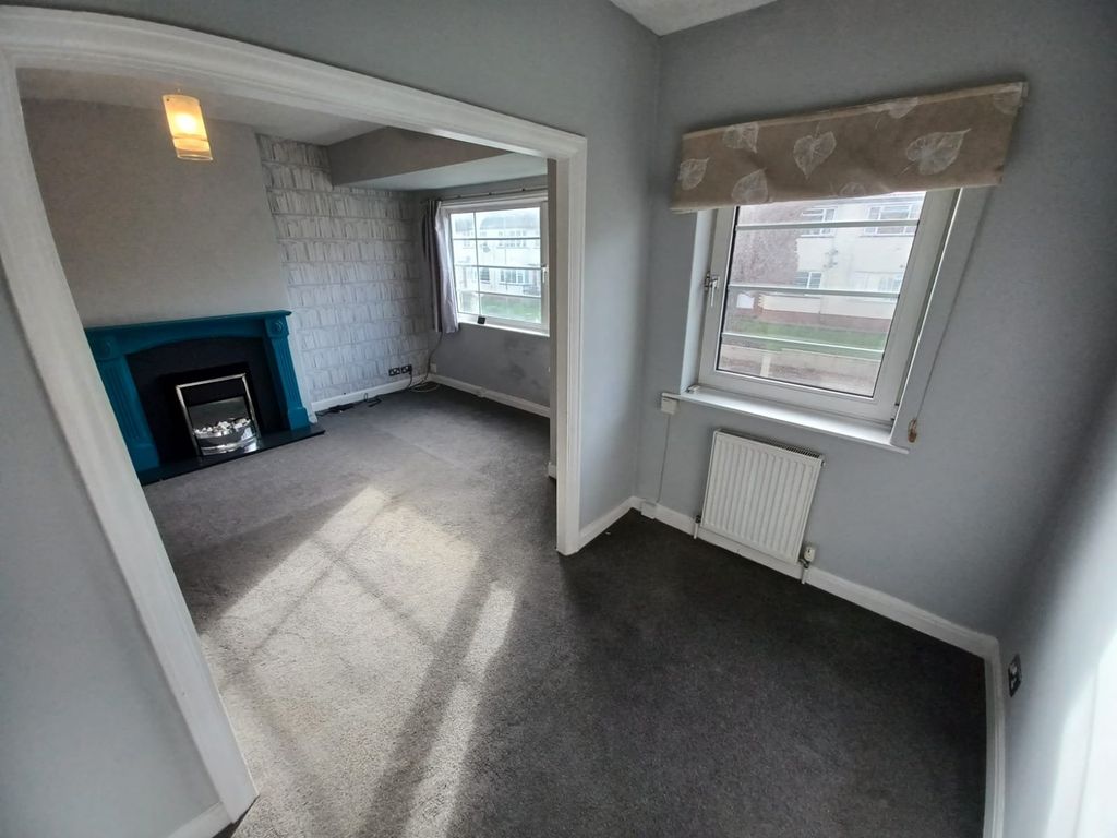 Property photo 2 of 17 Picture No. 28