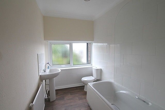 Property photo 3 of 9 Bathroom