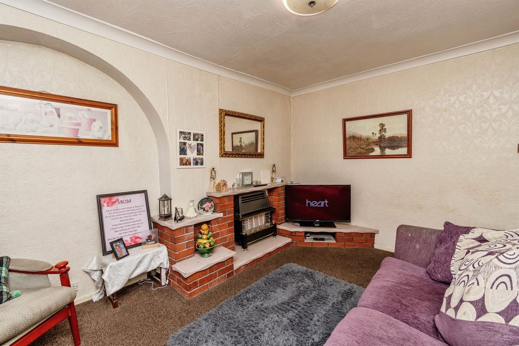 Property photo 2 of 21