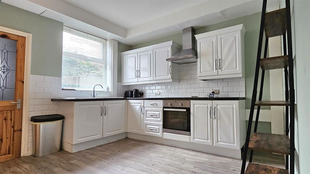 Property photo 2 of 11 Kitchen/ Diner