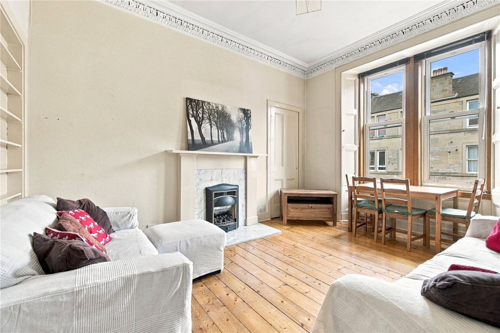 Property photo 2 of 12 Caledonian Road