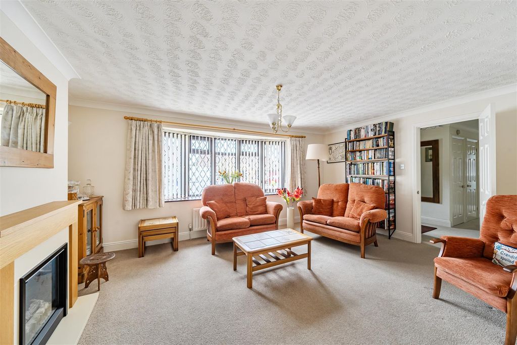 Property photo 2 of 19 Sitting Room