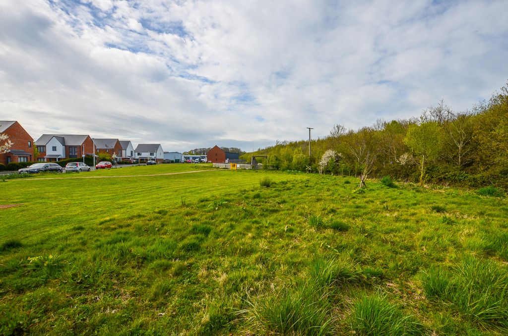 Property photo 2 of 37